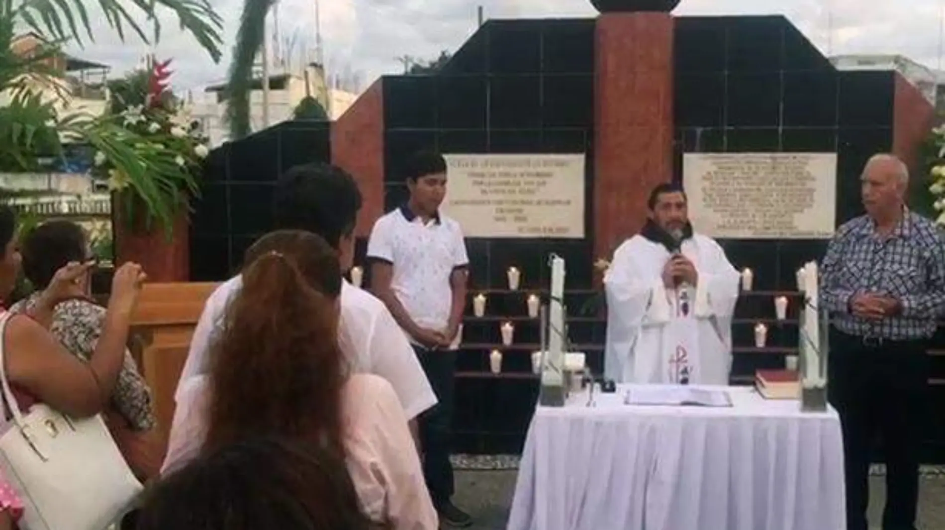 Acapulco recuerdan a víctimas de Pauline